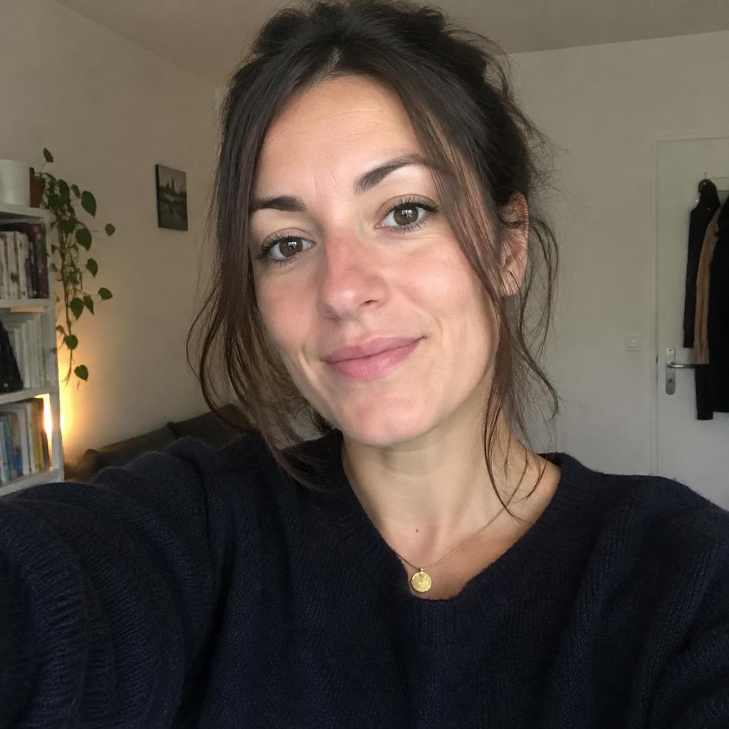 Selfie de départ : Femme d'une trentaine d'années